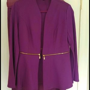 This is a beautiful double top and bottom blazer